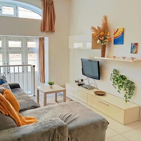 Modern Apartment In The Heart Of Sliema Steps From The Seafront 외부 사진