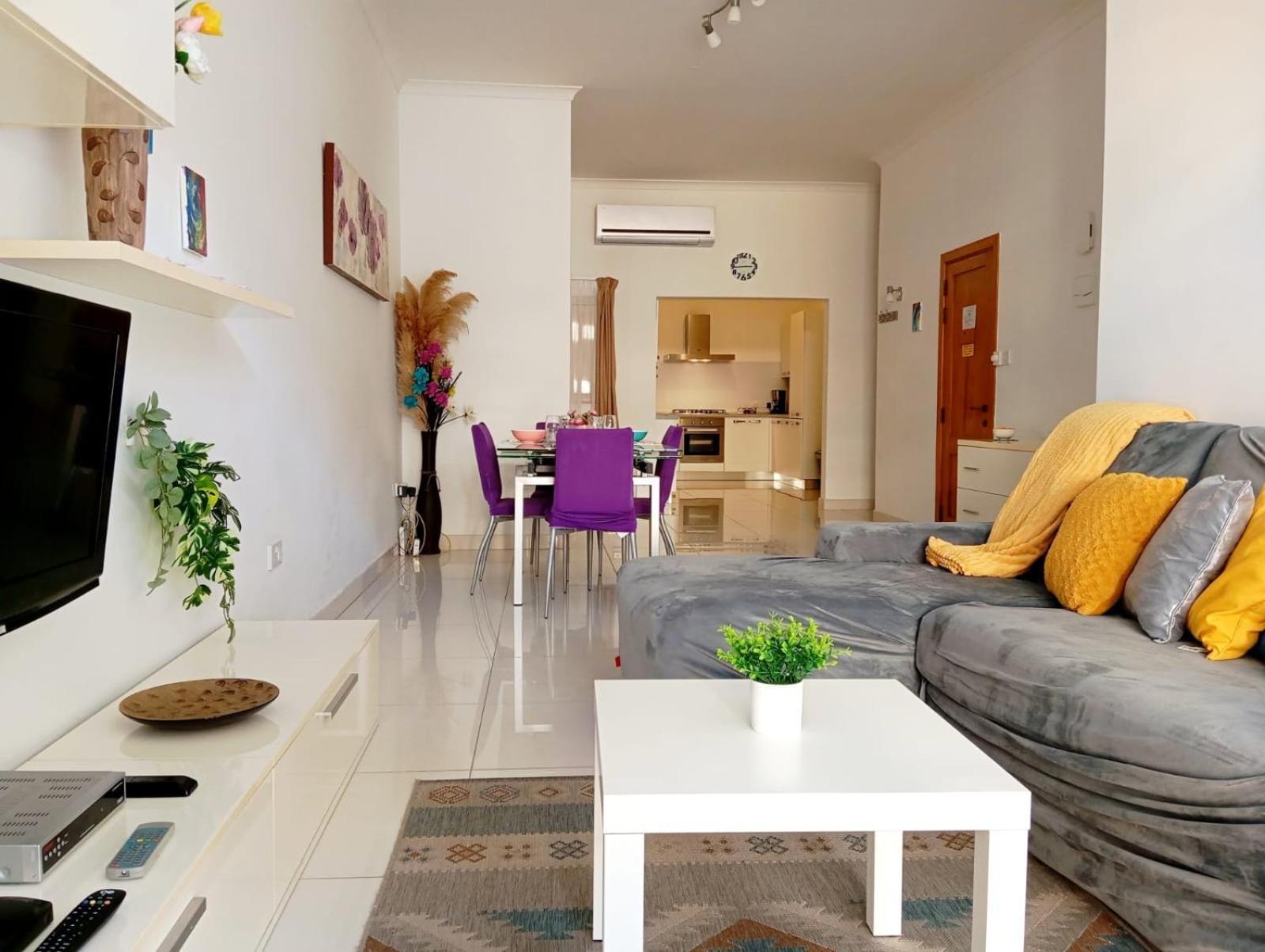 Modern Apartment In The Heart Of Sliema Steps From The Seafront 외부 사진